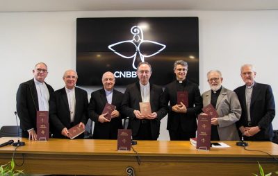 Padre Johan Konings: uma vida dedicada à tradução da versão oficial da Bíblia em português - Jornal O São Paulo