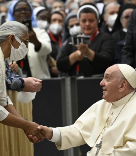 Papa às religiosas: caminhem ao lado dos irmãos e irmãs feridos de hoje - Jornal O São Paulo