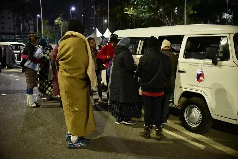 Nestes dias de intenso frio, ajude as organizações que atuam em prol dos ‘irmãos da rua’ - Jornal O São Paulo