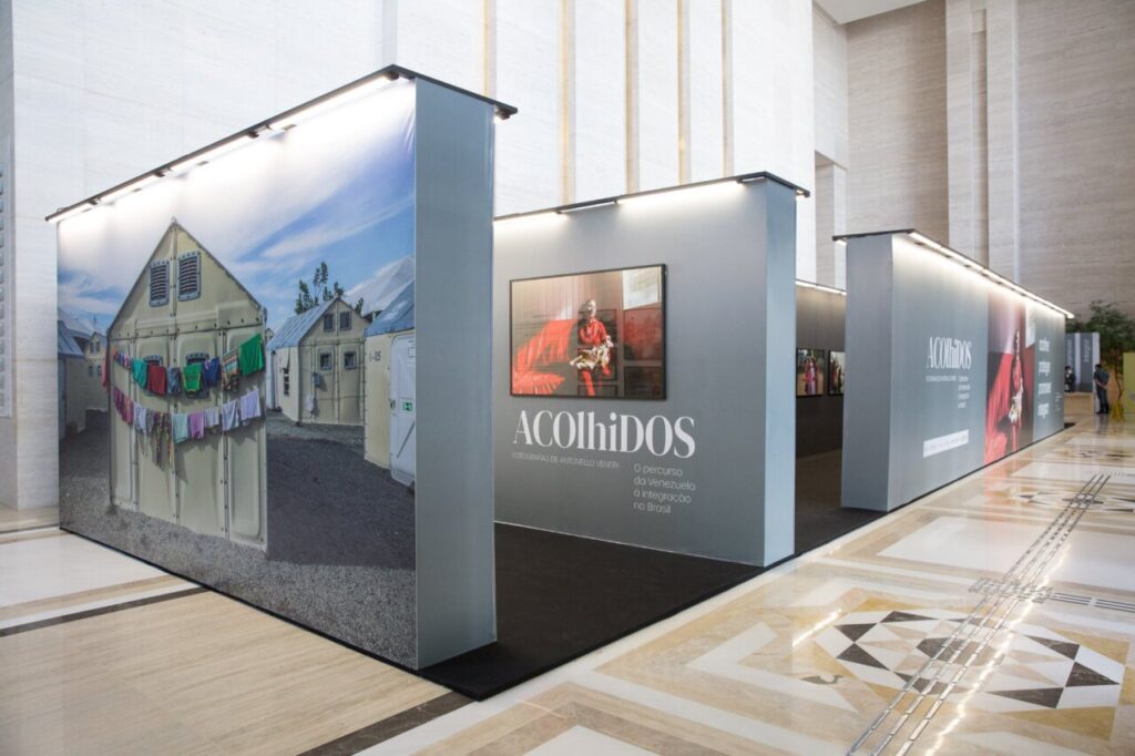 Mostra sobre itinerário de migrantes e refugiados venezuelanos é aberta em SP - Jornal O São Paulo