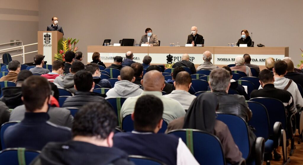 Semana Teológica da PUC-SP destaca o centenário do Cardeal Arns - Jornal O São Paulo