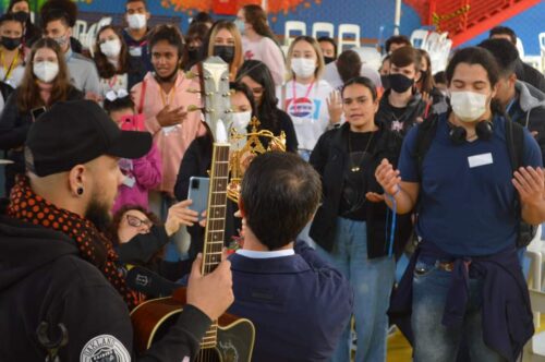 Dom José Benedito Cardoso se encontra com os jovens - Jornal O São Paulo