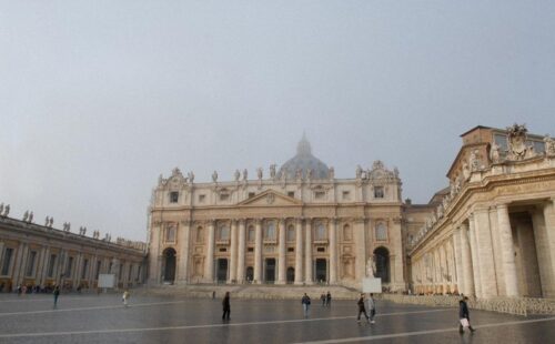 Funcionários do Vaticano doam salários para as vítimas do novo coronavírus - Jornal O São Paulo