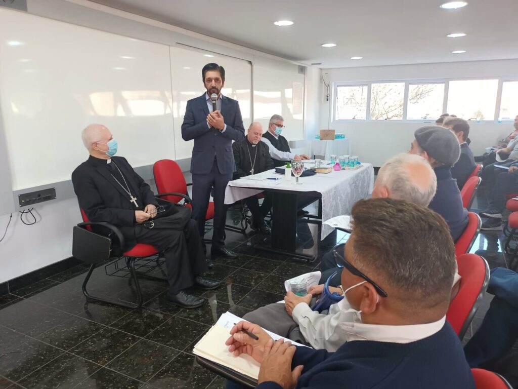 Prefeito de São Paulo dialoga com Dom Odilo e o clero atuante em Santana
