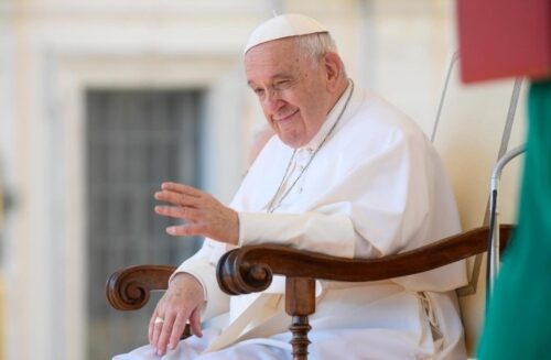 Com dores no joelho, Papa cancela viagem à África e missa de Corpus Christi - Jornal O São Paulo