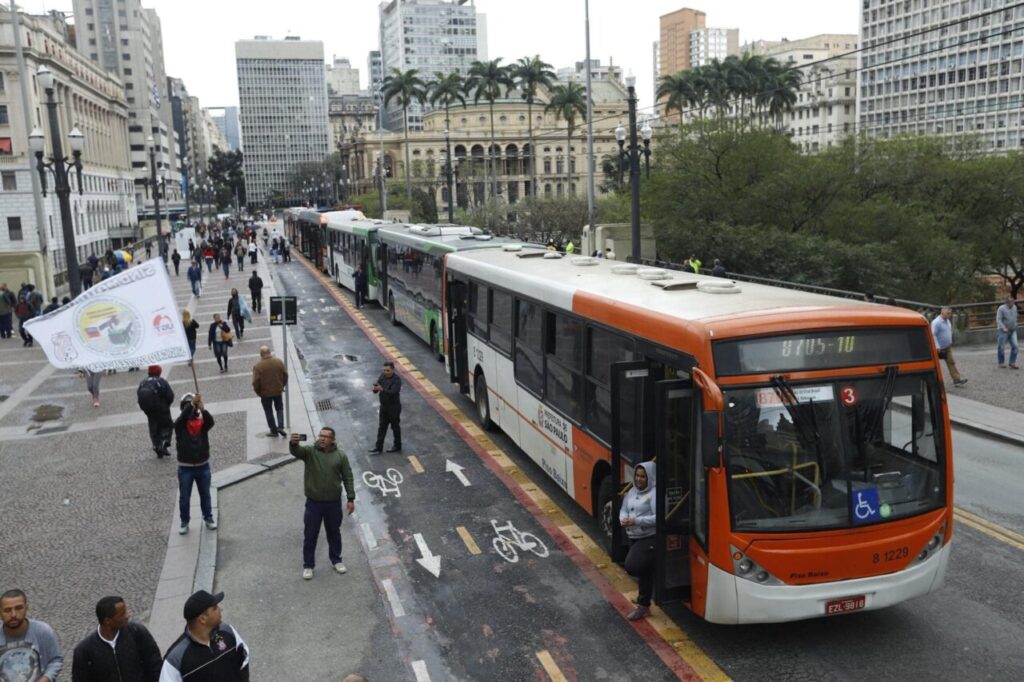 SPTrans divulga funcionamento de postos e frota de ônibus no feriado - Jornal O São Paulo