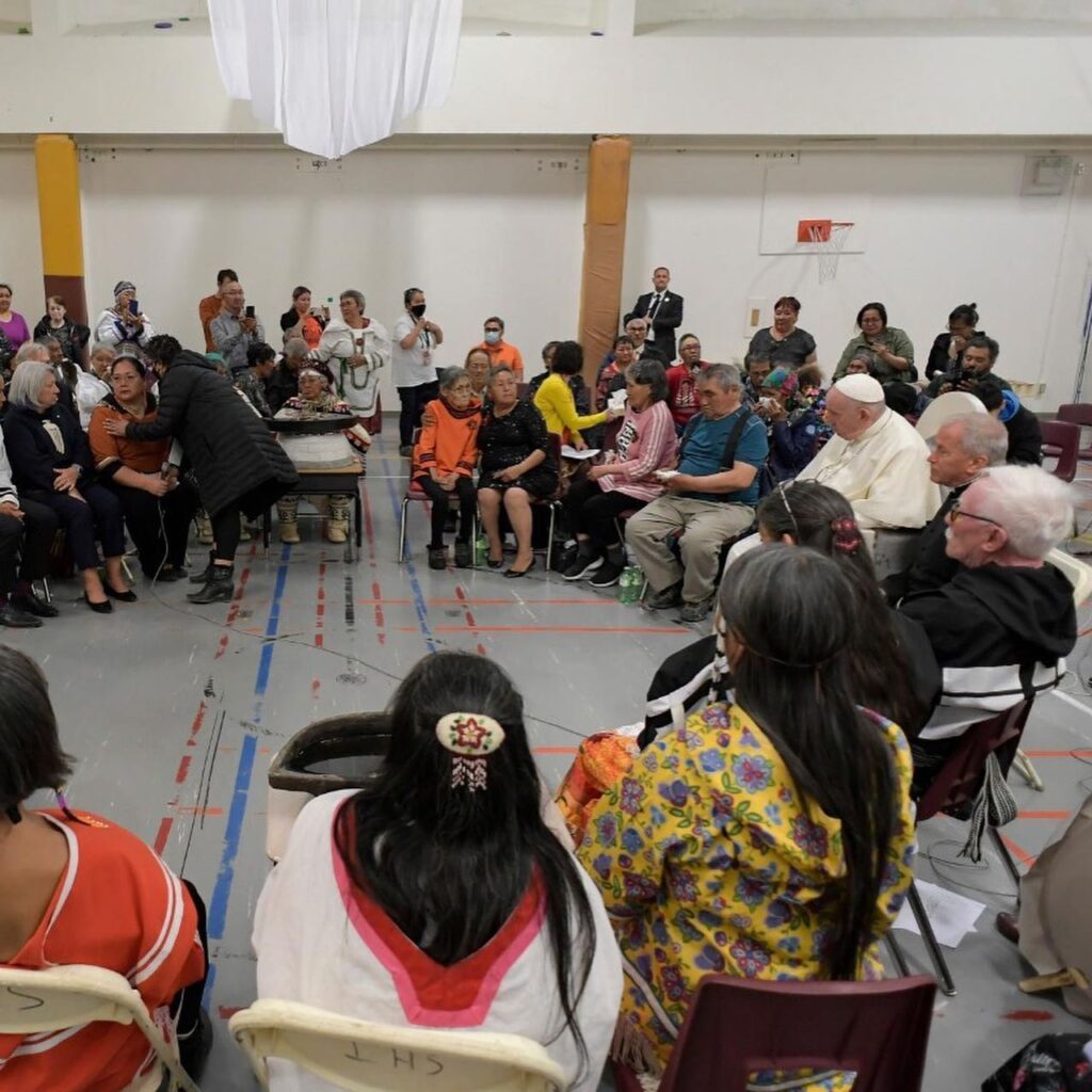 Papa a jovens indígenas: caminhem para o alto, venham para a luz e trabalhem em equipe - Jornal O São Paulo