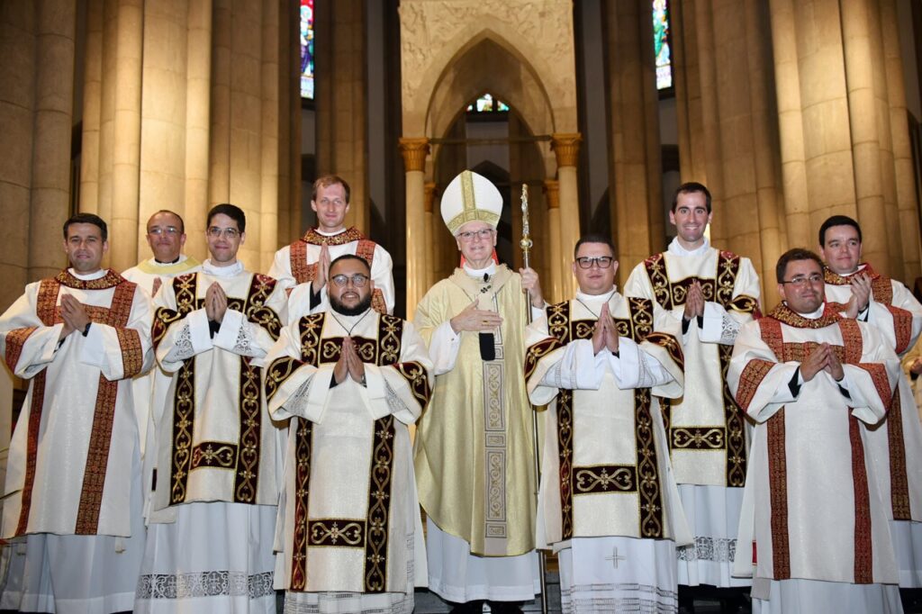 Ordenados diáconos para servir a Igreja na Eucaristia, na Palavra e na caridade - Jornal O São Paulo