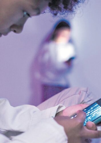 Com crianças e adolescentes cada vez mais expostos à pornografia, o que os pais podem fazer? - Jornal O São Paulo