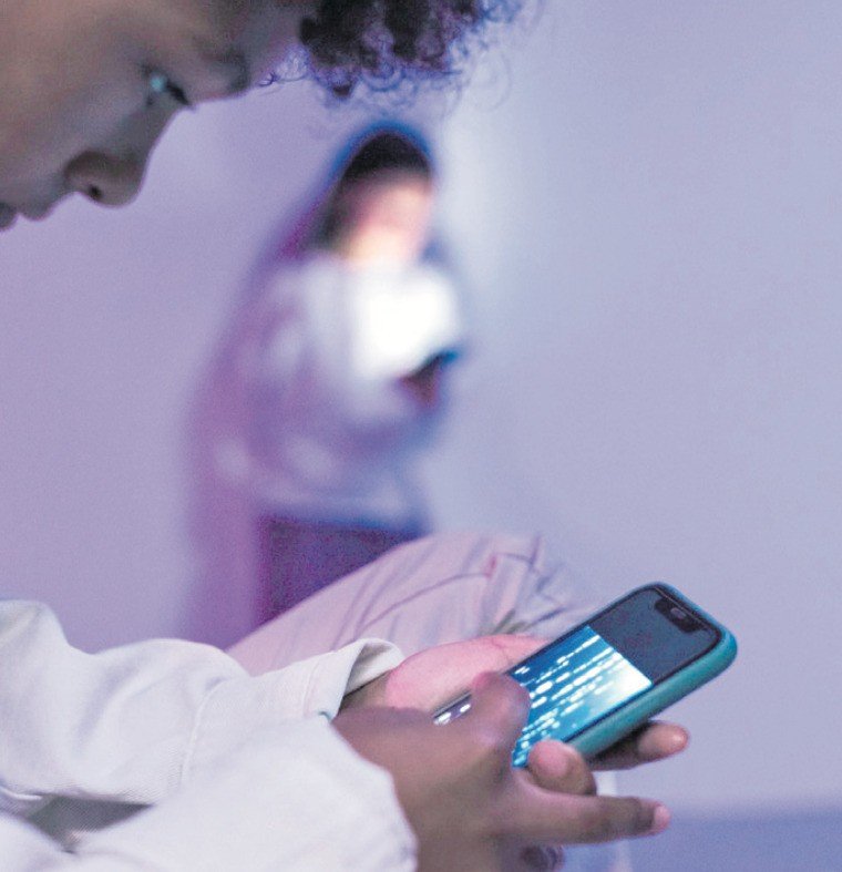 Com crianças e adolescentes cada vez mais expostos à pornografia, o que os pais podem fazer? - Jornal O São Paulo