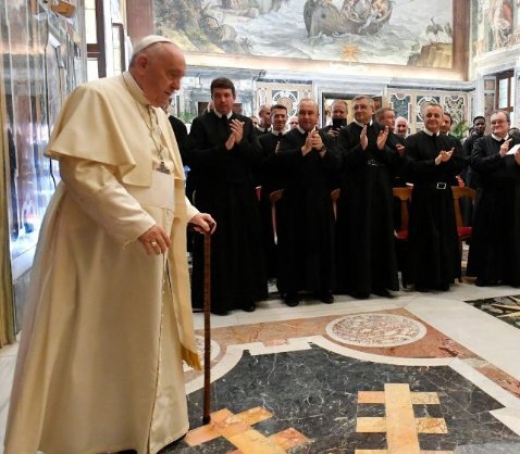 Papa pede a religiosos que priorizem a evangelização, evitem fofocas e tenham ‘tolerâcia zero’ com abusadores - Jornal O São Paulo