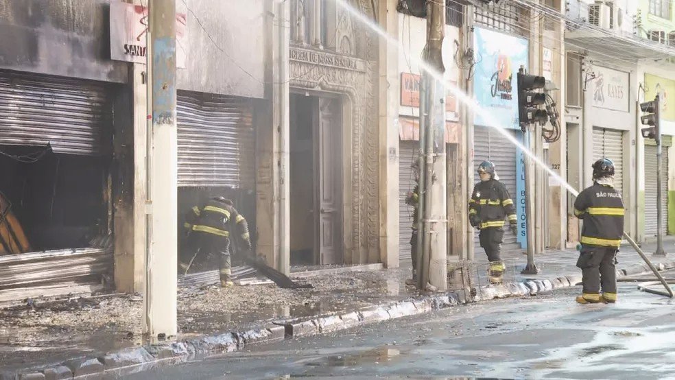 Incêndio atinge prédios e igreja ortodoxa histórica no centro de São Paulo
