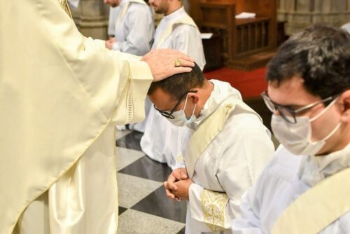 Por que nem todos os padres fazem votos de pobreza? - Jornal O São Paulo