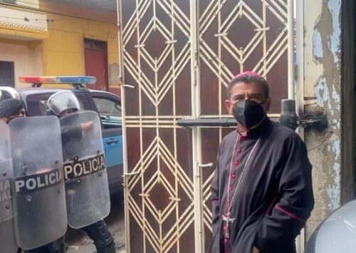Perseguição religiosa: polícia da Nicarágua invade casa episcopal e leva o Bispo de Matagalpa - Jornal O São Paulo