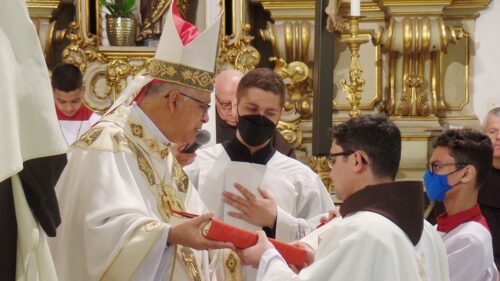 Com a missão de zelar pela Palavra e cuidar da mesa dos Pobres, Frei Gabriel é ordenado diácono - Jornal O São Paulo