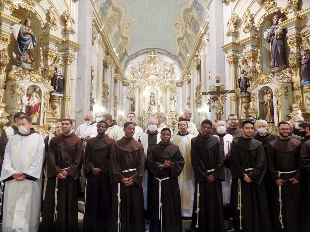 Com a missão de zelar pela Palavra e cuidar da mesa dos Pobres, Frei Gabriel é ordenado diácono - Jornal O São Paulo