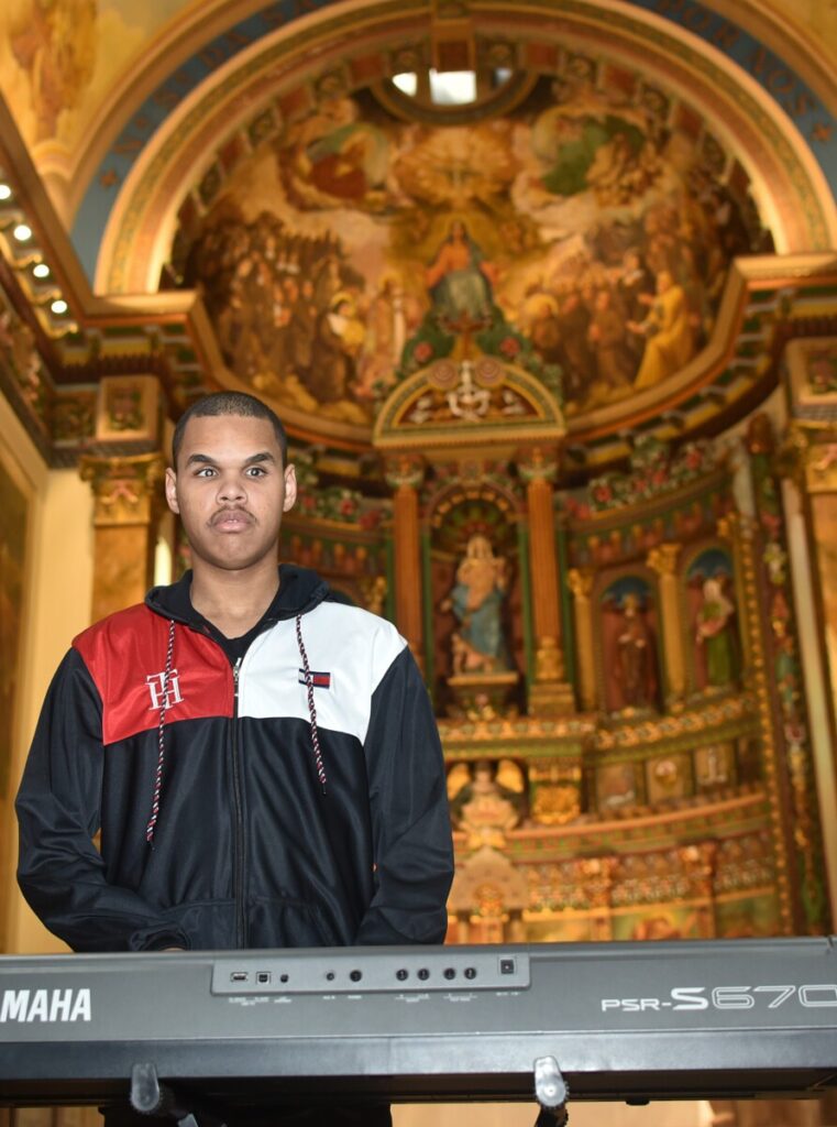 ‘Entre um acorde e outro, encontro paz, tranquilidade e segurança’ - Jornal O São Paulo