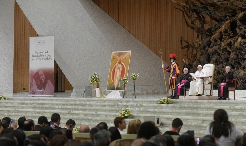 O Papa: Comunidade Shalom valoriza os dons e a vivacidade de que a Igreja no Brasil é rica - Jornal O São Paulo