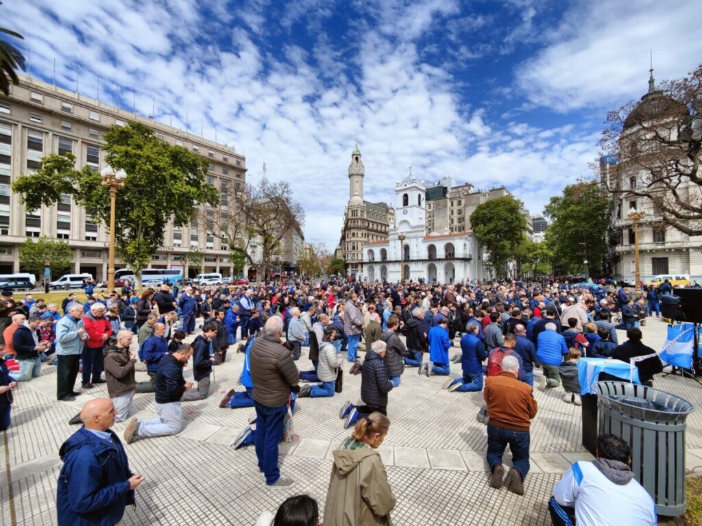 Homens de vários países se unem para um Rosário mundial - Jornal O São Paulo