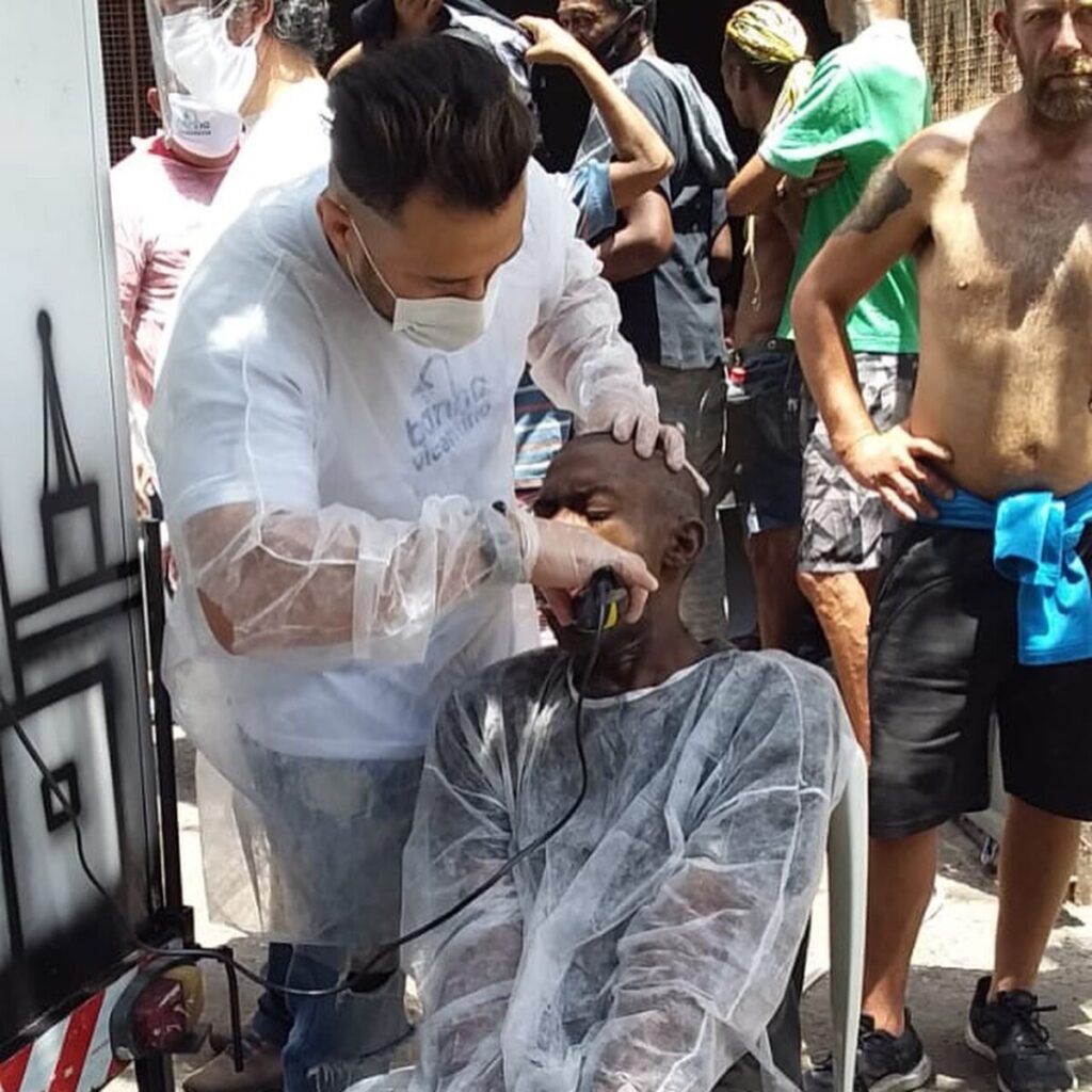 ‘Banho Vicentino’ e Liceu Sagrado Coração de Jesus fazem ações sociais permanentes na região da ‘Cracolândia’ - Jornal O São Paulo