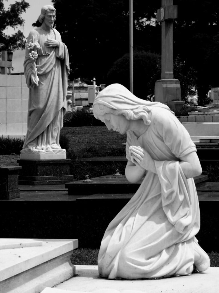 A Igreja ensina a rezar por aqueles que já morreram - Jornal O São Paulo