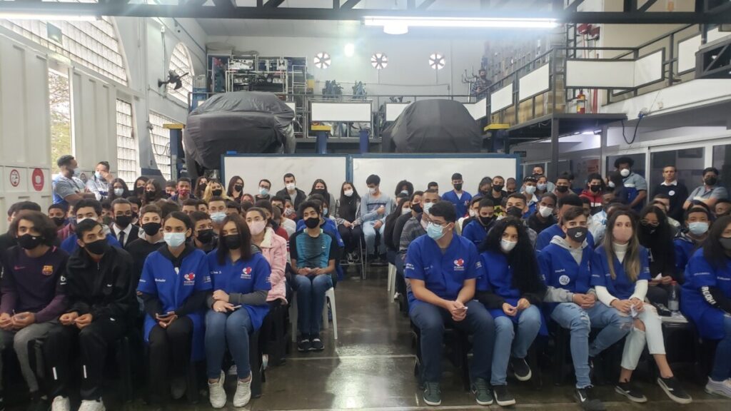 Um incentivo aos jovens para ampliarem saberes no universo tecnológico - Jornal O São Paulo