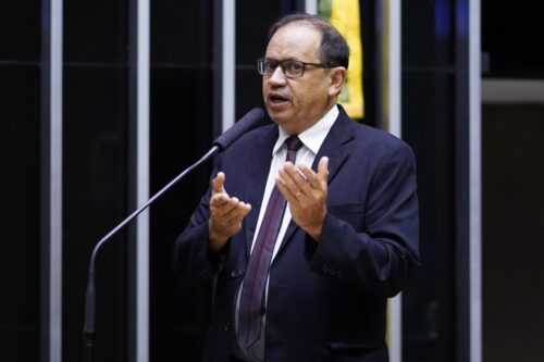 Câmara aprova projeto que proíbe alteração ou edição de textos da Bíblia - Jornal O São Paulo