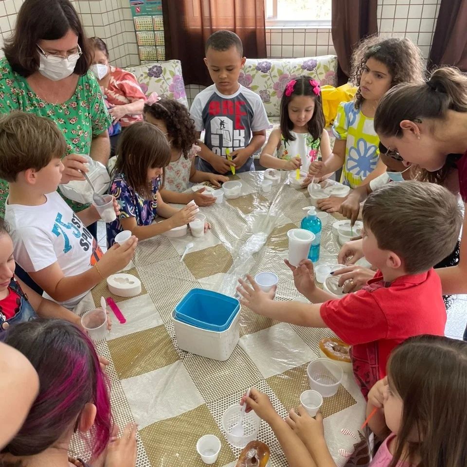 Crianças anunciam o sentido do Natal aos moradores da Vila Guarani - Jornal O São Paulo