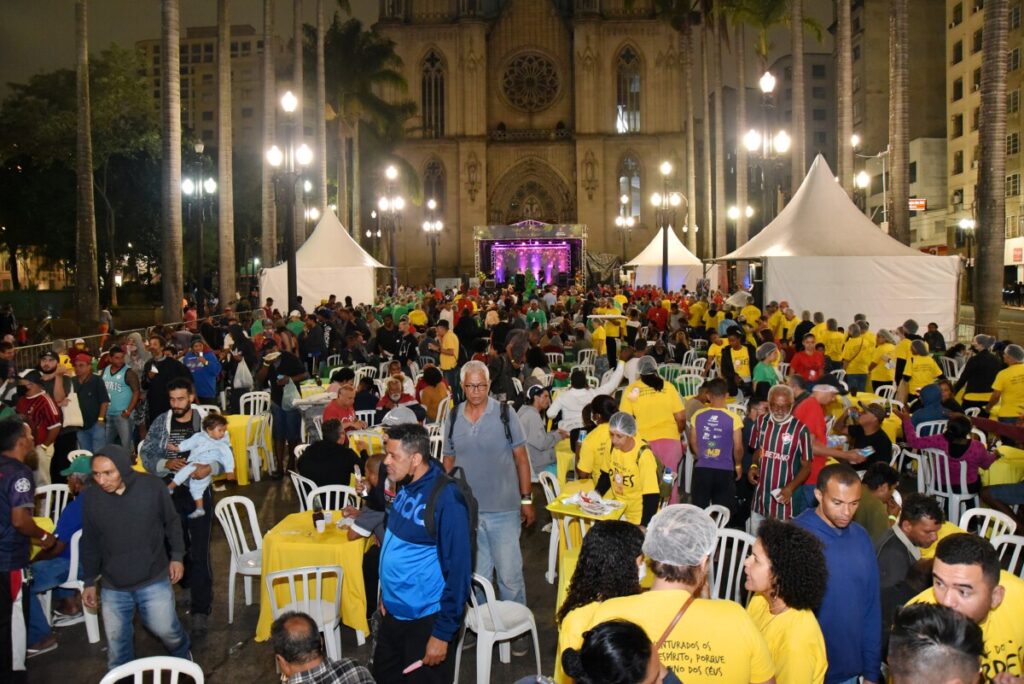 No Natal dos Pobres, a solidariedade acalenta os ‘irmãos da rua’ - Jornal O São Paulo