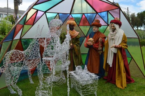 Peças no jardim são a novidade da exposição de presépios do Museu de Arte Sacra de São Paulo