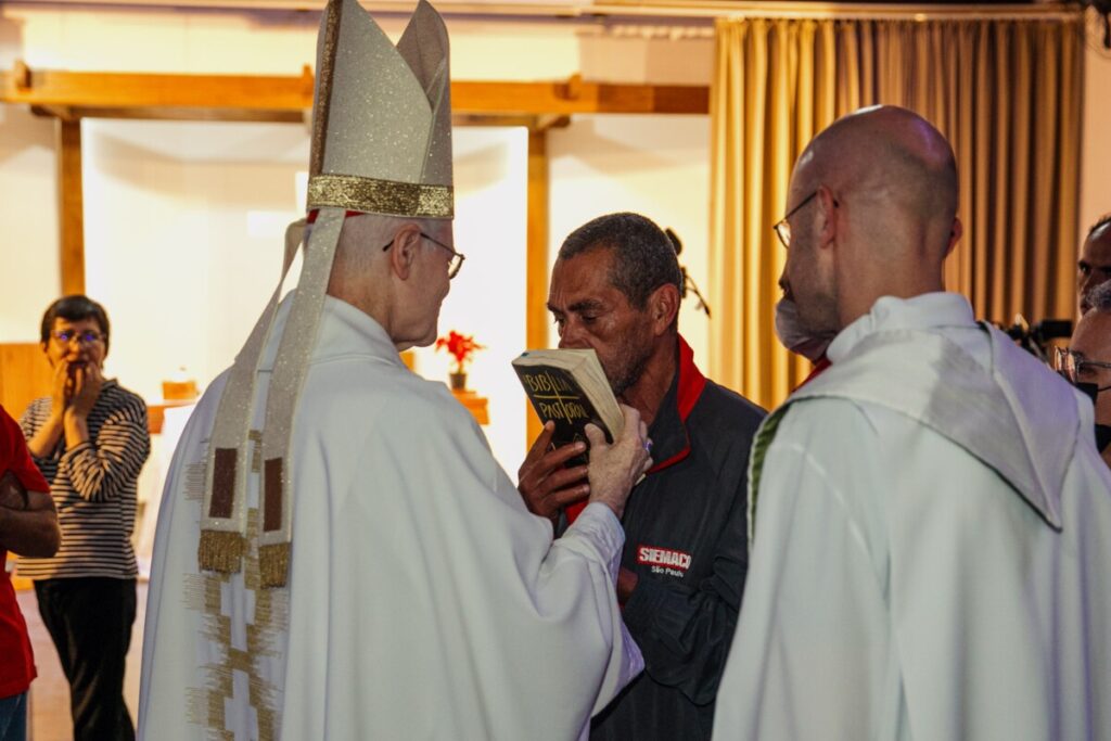 ‘Ele se esvaziou de sua glória por cada um de nós’, diz Dom Odilo no Natal do Arsenal da Esperança - Jornal O São Paulo