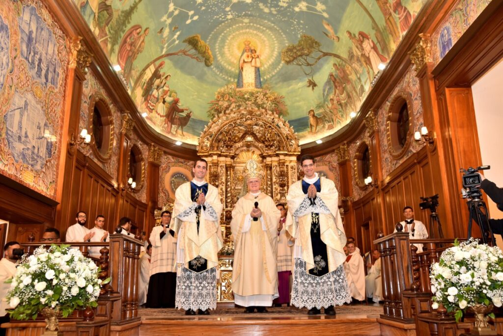 Cardeal Scherer ordena dois novos padres para a Arquidiocese de São Paulo