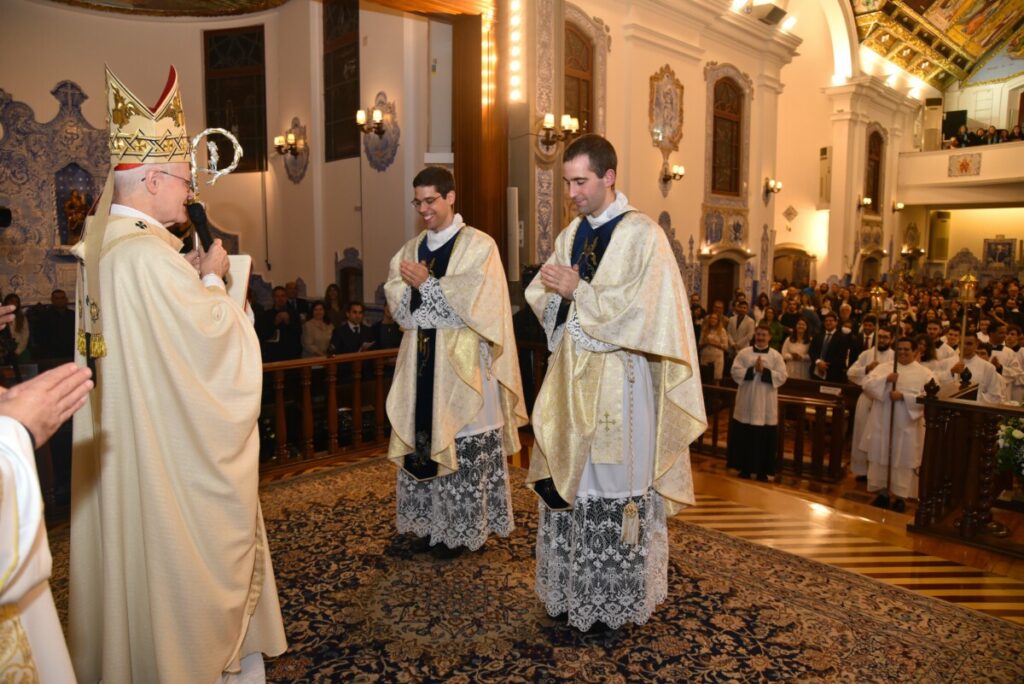 Cardeal Scherer ordena dois novos padres para a Arquidiocese de São Paulo