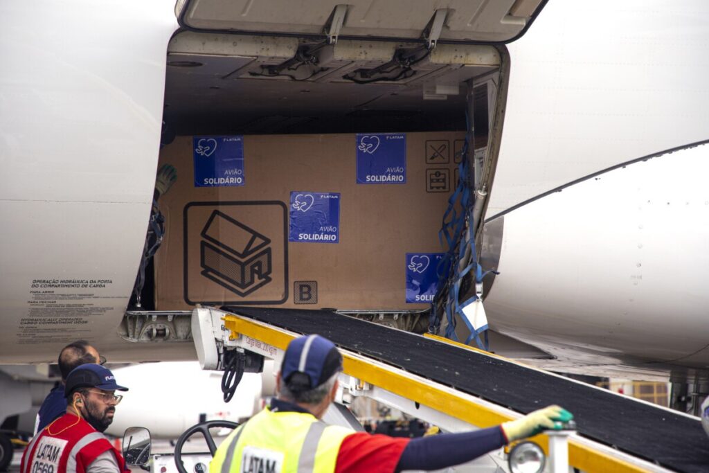 ACNUR e LATAM entregam mais de 6 toneladas de doações para pessoas refugiadas no Brasil - Jornal O São Paulo