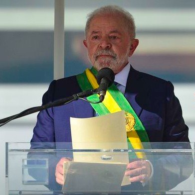 Após sentir fortes dores de cabeça, Lula é operado às pressas em SP - Jornal O São Paulo