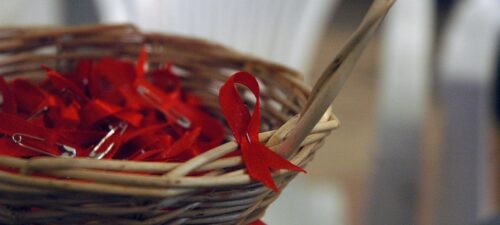 No Brasil, sociedade civil e poder público local colaboram para aumentar a adesão ao tratamento do HIV - Jornal O São Paulo