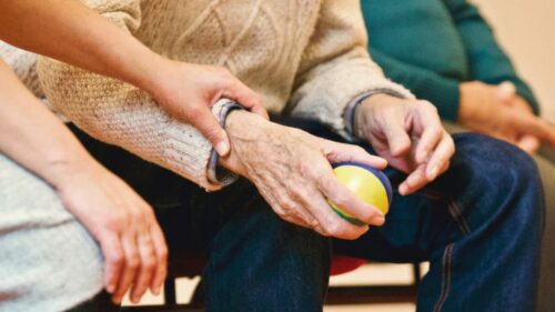 Quando ‘bate à porta’, o Alzheimer não afeta apenas o doente - Jornal O São Paulo