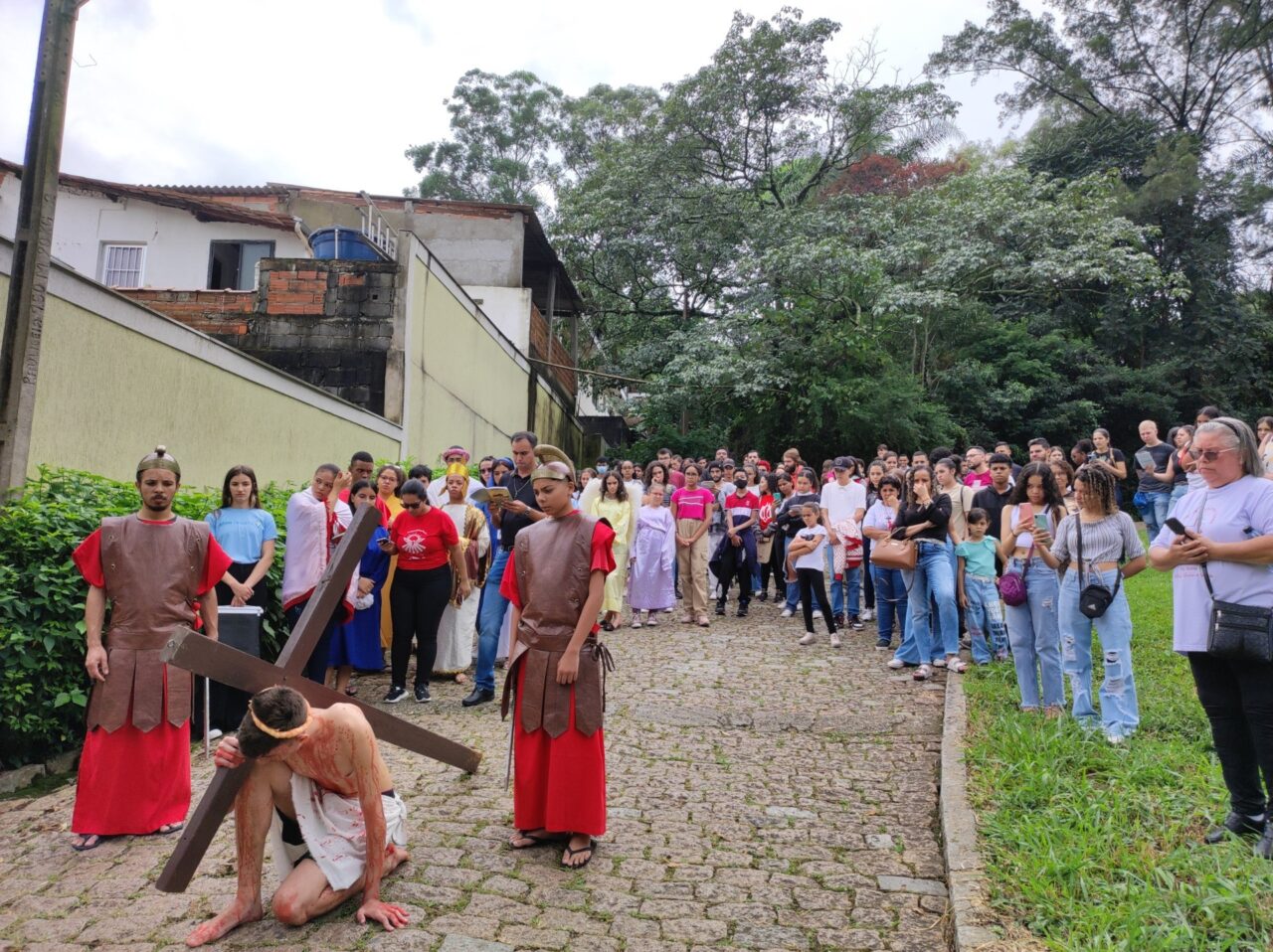 Brasilândia: Jovens participam de encenação da Via-Sacra no Santuário Mãe Rainha - Jornal O São Paulo