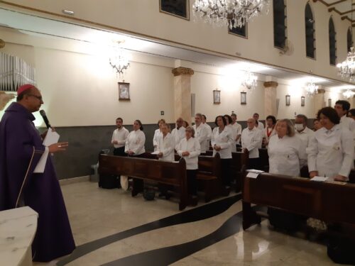 Ministros extraordinários da Sagrada Comunhão são investidos na Paróquia Santa Generosa - Jornal O São Paulo