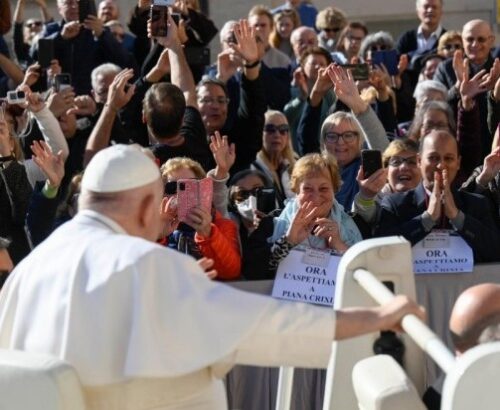 Francisco: ‘A vocação que Jesus dá a todos é a do serviço’ - Jornal O São Paulo