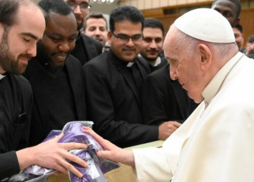 Papa destaca a sacerdotes o vínculo inseparável da vocação missionária da Igreja com a misericórdia - Jornal O São Paulo