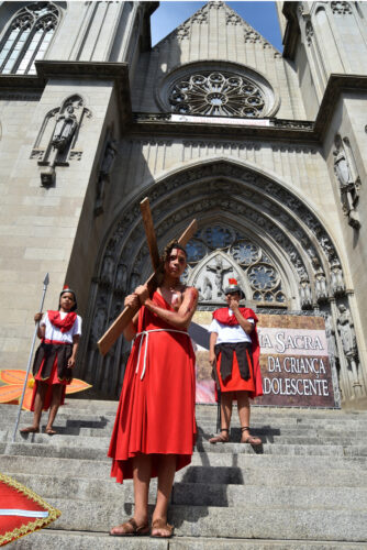 Via-Sacra da Criança e do Adolescente ecoa o drama da fome e o sofrimento do povo ianomâmi - Jornal O São Paulo