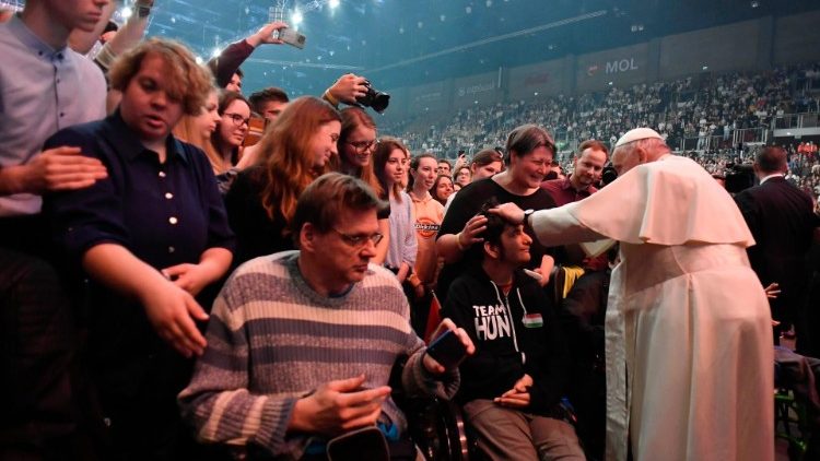 ‘Não virtualizem a vida, que é concreta’, pede o Papa Francisco aos jovens - Jornal O São Paulo