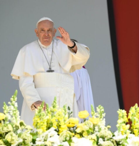 Francisco pede ‘um futuro cheio de berços, não de túmulos; um mundo de irmãos, não de muros’ - Jornal O São Paulo
