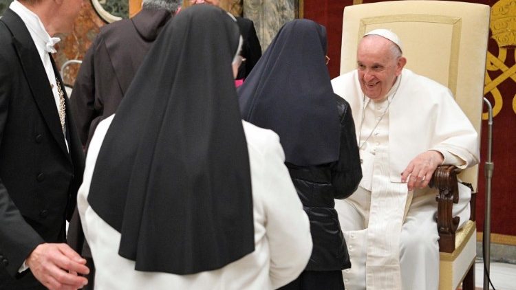 Papa pede a religiosas que se abram à doçura do Espírito e evitem amarguras - Jornal O São Paulo