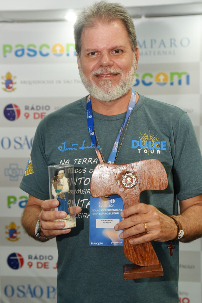 Comunicadores fazem experiência de imersão no estande da Arquidiocese de São Paulo