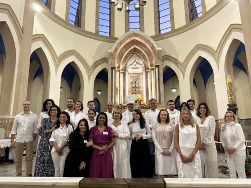 Dom Rogério das Neves confere o sacramento da Crisma a jovens e adultos - Jornal O São Paulo