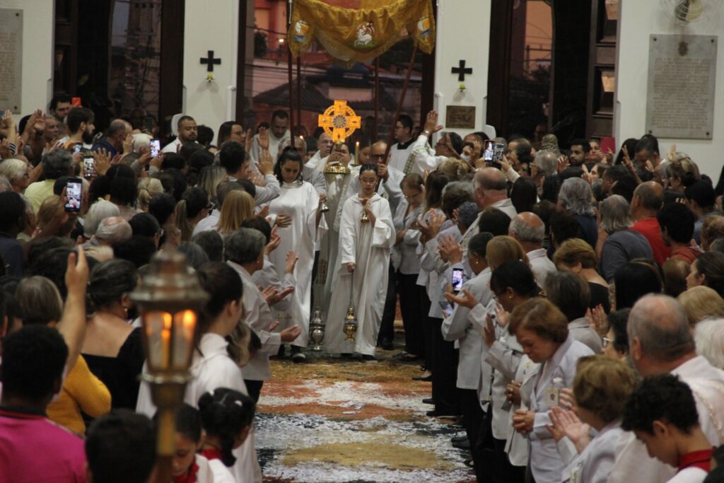 Jesus Eucarístico está no meio de nós - Jornal O São Paulo