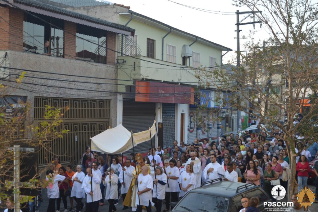 Jesus Eucarístico está no meio de nós - Jornal O São Paulo