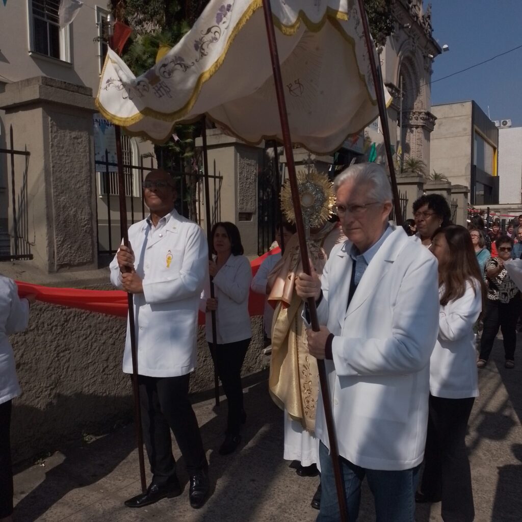 Jesus Eucarístico está no meio de nós - Jornal O São Paulo